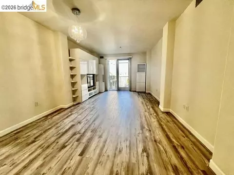 Living - 423 7th St #313, Oakland, CA 94607 photo 4 of 5