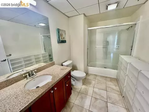Bath - 423 7th St #313, Oakland, CA 94607 photo 5 of 7