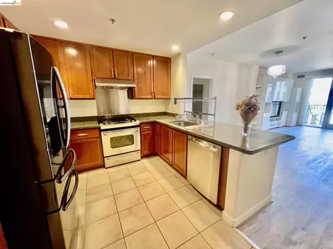 Kitchen - 423 7th St #313, Oakland, CA 94607 photo 2 of 8