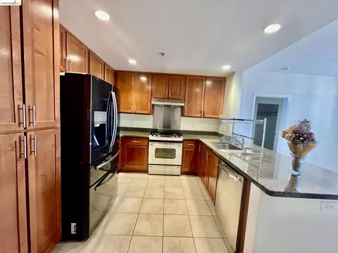 Kitchen - 423 7th St #313, Oakland, CA 94607 photo 1 of 8