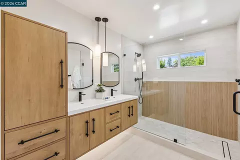 Bath - 4 Crest Rd, Lafayette, CA 94549 photo 1 of 2