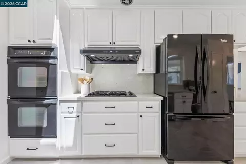 Kitchen - 4 Crest Rd, Lafayette, CA 94549 photo 3 of 3