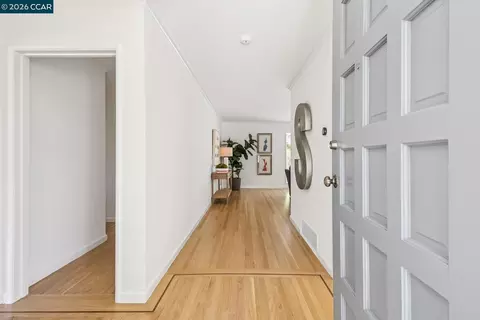 Entry Way - 4 Crest Rd, Lafayette, CA 94549 photo 1 of 1