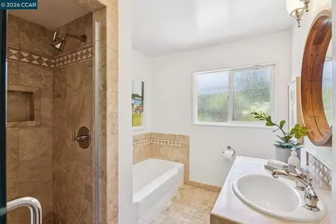 Bath - 4 Crest Rd, Lafayette, CA 94549 photo 2 of 2