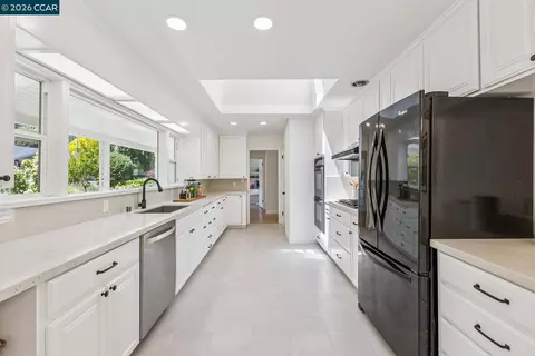 Kitchen - 4 Crest Rd, Lafayette, CA 94549 photo 1 of 3
