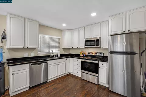 Kitchen - 7 Lawrence Ave, Antioch, CA 94509 photo 2 of 3