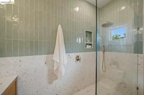 Bath - 1009 Addison St, Berkeley, CA 94710 photo 2 of 8