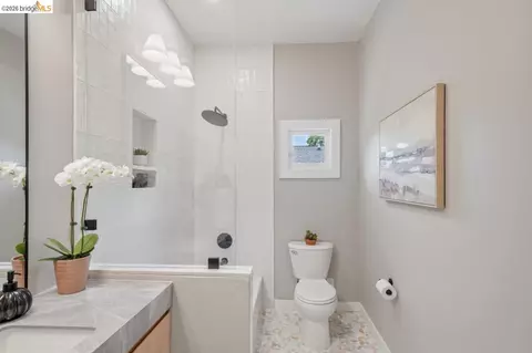 Bath - 1009 Addison St, Berkeley, CA 94710 photo 7 of 8