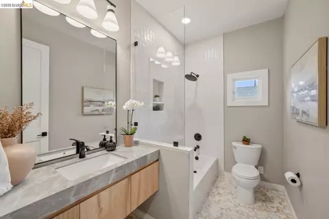 Bath - 1009 Addison St, Berkeley, CA 94710 photo 6 of 8