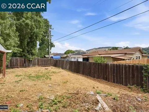 Exterior - 1932 Griffin Dr, Vallejo, CA 94589 photo 4 of 5