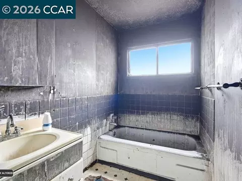 Bath - 1932 Griffin Dr, Vallejo, CA 94589 photo 2 of 2