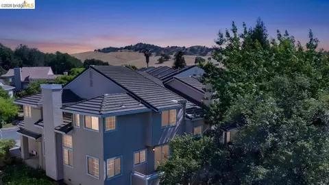 Exterior - 1025 Pinehurst Ct, Concord, CA 94521 photo 2 of 6