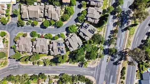 View/Area - 1025 Pinehurst Ct, Concord, CA 94521 photo 7 of 11