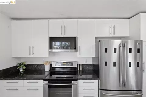 Kitchen - 1025 Pinehurst Ct, Concord, CA 94521 photo 3 of 4