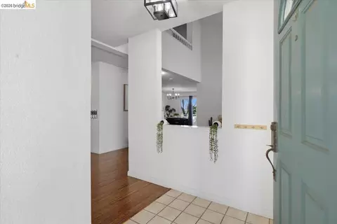 Entry Way - 1025 Pinehurst Ct, Concord, CA 94521 photo 1 of 4