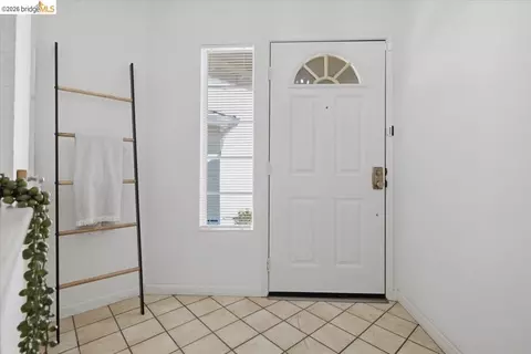Entry Way - 1025 Pinehurst Ct, Concord, CA 94521 photo 2 of 4