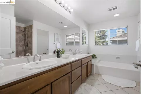 Bath - 1025 Pinehurst Ct, Concord, CA 94521 photo 2 of 4