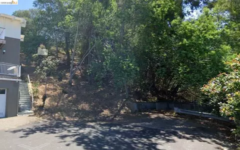 1523 Westview Dr, Oakland, CA 94705 photo 2