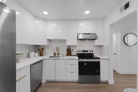 2111 Latham St #307, Mountain View, CA 94040
