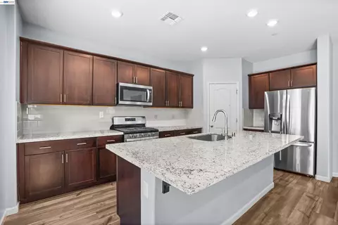 Kitchen - 281 Agata Way, Oakley, CA 94561 photo 2 of 2