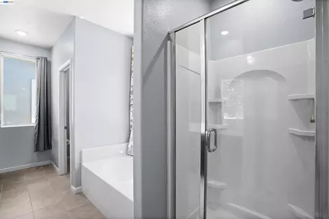 Bath - 281 Agata Way, Oakley, CA 94561 photo 1 of 2