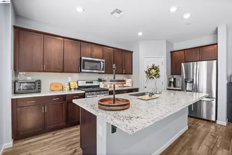 Kitchen - 281 Agata Way, Oakley, CA 94561 photo 1 of 2