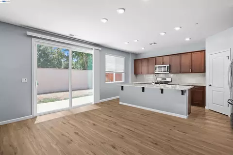 Living - 281 Agata Way, Oakley, CA 94561 photo 4 of 5
