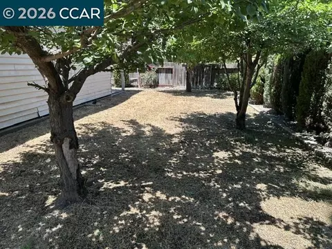 Exterior - 945 Arambel Dr, Patterson, CA 95363 photo 5 of 8