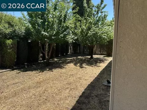 Exterior - 945 Arambel Dr, Patterson, CA 95363 photo 7 of 8