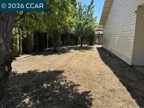 Exterior - 945 Arambel Dr, Patterson, CA 95363 photo 8 of 8