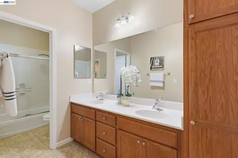 Bath - 2631 Amatchi Ct, Tracy, CA 95304 photo 6 of 9