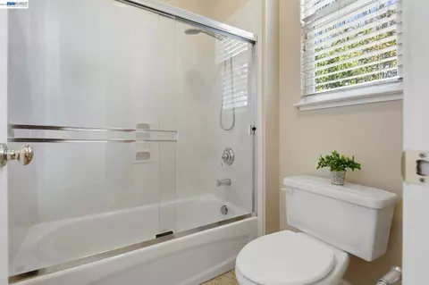 Bath - 2631 Amatchi Ct, Tracy, CA 95304 photo 7 of 9