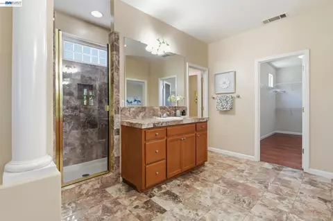 Bath - 2631 Amatchi Ct, Tracy, CA 95304 photo 3 of 9