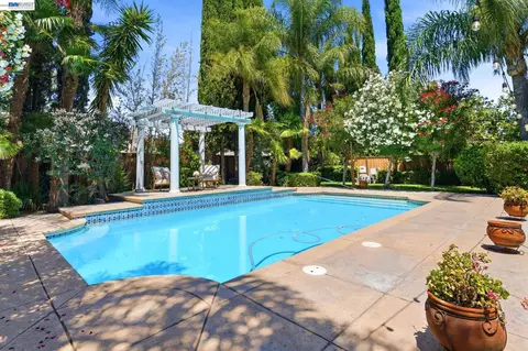Exterior - 2631 Amatchi Ct, Tracy, CA 95304 photo 5 of 14