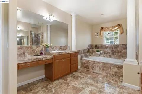 Bath - 2631 Amatchi Ct, Tracy, CA 95304 photo 2 of 9