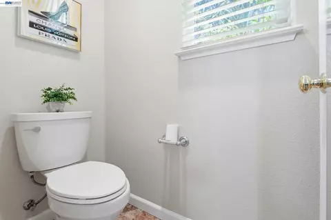Bath - 2631 Amatchi Ct, Tracy, CA 95304 photo 9 of 9