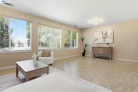 Living - 2631 Amatchi Ct, Tracy, CA 95304 photo 3 of 9