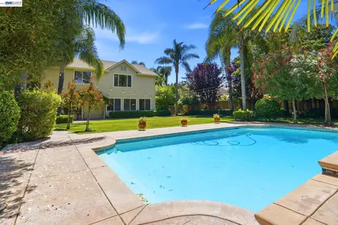 Exterior - 2631 Amatchi Ct, Tracy, CA 95304 photo 11 of 14
