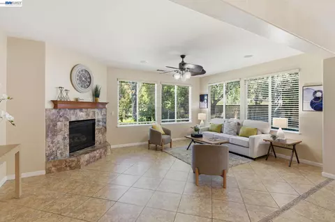 Living - 2631 Amatchi Ct, Tracy, CA 95304 photo 5 of 9