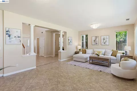 Living - 2631 Amatchi Ct, Tracy, CA 95304 photo 2 of 9