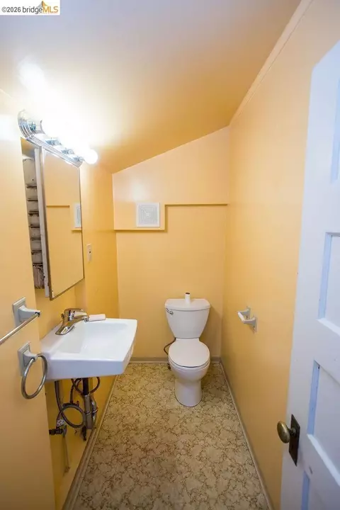Bath - 1643 Oxford St, Berkeley, CA 94709 photo 1 of 1