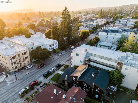 View/Area - 1643 Oxford St, Berkeley, CA 94709 photo 1 of 10