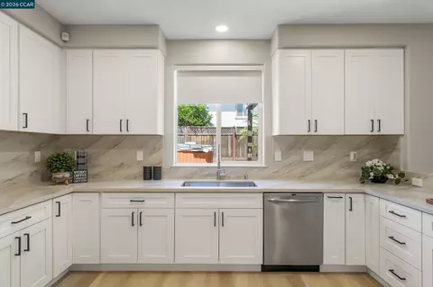 Kitchen - 38 Keith Ct, Oakley, CA 94561 photo 4 of 5
