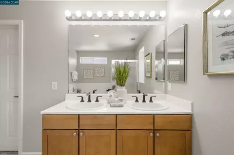 Bath - 38 Keith Ct, Oakley, CA 94561 photo 4 of 6