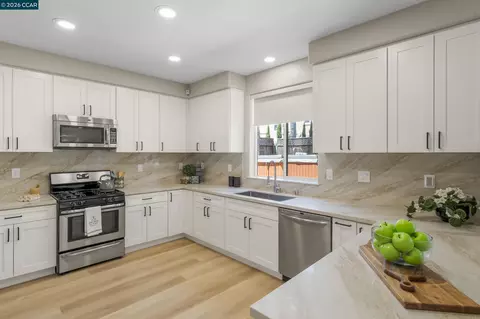 Kitchen - 38 Keith Ct, Oakley, CA 94561 photo 2 of 5