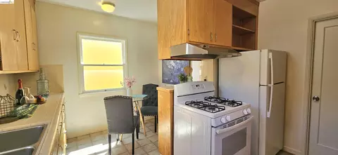 Kitchen - 1901 Parker St #3, Berkeley, CA 94704 photo 2 of 2