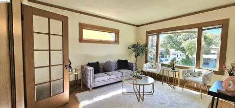 Living - 1901 Parker St #3, Berkeley, CA 94704 photo 1 of 1