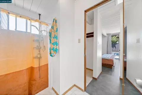Bath - 4130 Wilson Ln, Concord, CA 94521 photo 2 of 3