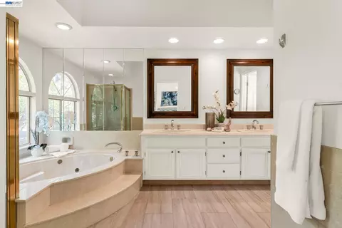 Bath - 690 Glasgow Cir, Danville, CA 94526 photo 1 of 4