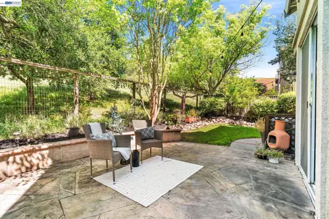 Exterior - 690 Glasgow Cir, Danville, CA 94526 photo 6 of 10